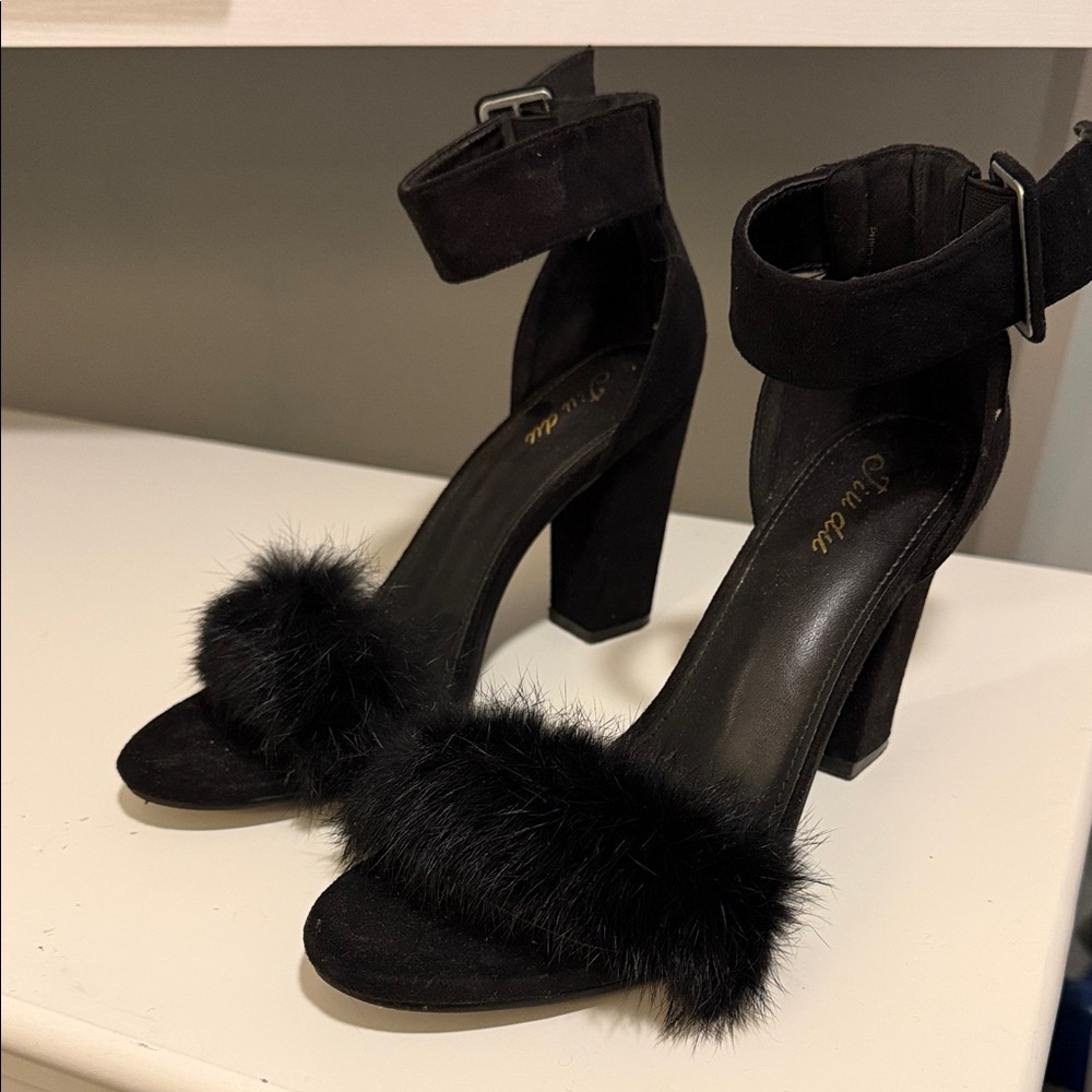 Elegant Black Heeled Sandals